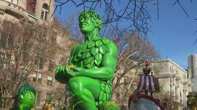 Macy's Thanksgiving parade returns in full force - fox29.com - New York - city Santa Claus