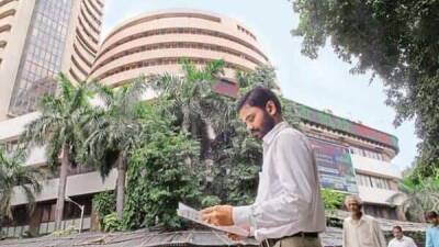 Market LIVE: Asian stocks, yields fall amid concerns over new covid-19 strain - livemint.com - India