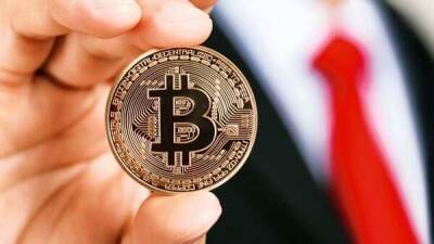 Bitcoin crashes 9%, down 20% from record highs as new Covid variant rattles investors - livemint.com - India