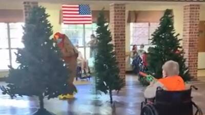 VIDEO: Nursing home residents go ‘turkey’ hunting with staff - fox29.com - Usa - state Texas