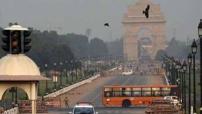 Delhi: Air pollution can lead to more severe cases of Covid, warns AIIMS chief - livemint.com - India - city Delhi