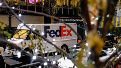 FedEx CEO predicts 100M more shipments this holiday compared to 2019 despite supply chain clog - fox29.com