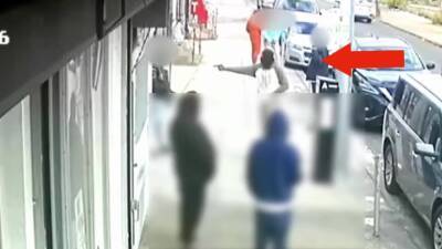 Gunman shoots 2 people at close range in East Frankford, video shows - fox29.com
