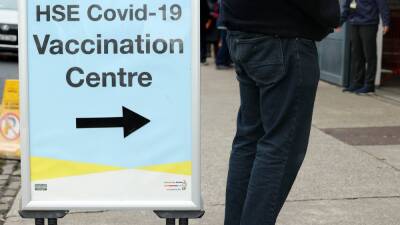 Covid-19 booster shots being administered at walk-in centres this weekend - rte.ie - Britain - city Dublin