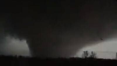 WATCH: Terrifying video shows massive tornado sweeping through Kentucky - fox29.com - state Kentucky