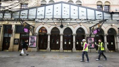 Theatres change schedules to meet new Covid-19 restrictions - rte.ie - Ireland