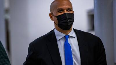 Cory Booker - Sen. Cory Booker tests positive for COVID-19, experiencing "relatively mild" symptoms - fox29.com - state New Jersey - county Warren - city Elizabeth, county Warren
