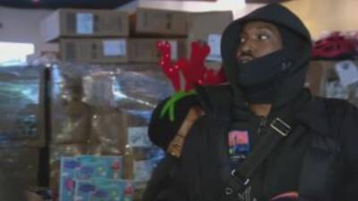 Michael Rubin - Robert Kraft - Meek Mill helps donate gifts to families in need for the holiday season - fox29.com