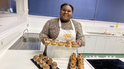 Teen sets up baking business to fight 'pandemic stress' - rte.ie - Ireland - city Dublin