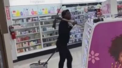 VIDEO: Woman with pickaxe shoplifts at Rite Aid in Venice - fox29.com - Los Angeles - city Los Angeles - city Venice