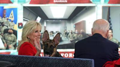 Joe Biden - Jill Biden - Saul Loeb - Merry Christmas - Bidens’ new puppy joins Christmas Day calls to the troops - fox29.com - Usa - Germany - Washington - city Washington