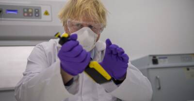 Boris Johnson - Hugh Pennington - Scots covid vaccine that could beat Omicron axed by Boris Johnson - dailyrecord.co.uk - Britain - Scotland