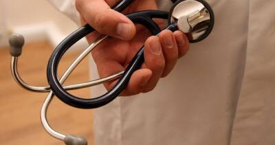 Kristjan Thompson - Manitoba doctors warn healthcare system straining under increasing COVID-19 numbers - globalnews.ca