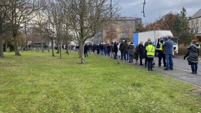 UCD drop-in vaccine clinic 'at capacity' as hundreds queue - rte.ie - Ireland - city Dublin