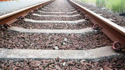 Hero! Alert conductor spots man on tracks, halts train - clickorlando.com - city Atlanta - city Jacksonville - city Friday