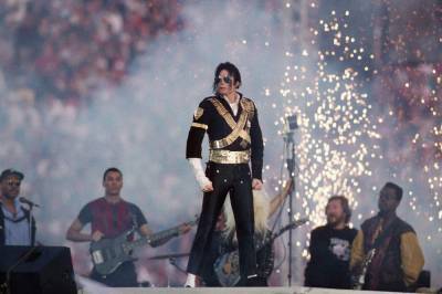 Michael Jackson - Jennifer Lopez - Katy Perry - Bruce Springsteen - Bruno Mars - It’s Michael Jackson vs. Prince: Round 3 voting now open in our Super Bowl halftime bracket - clickorlando.com