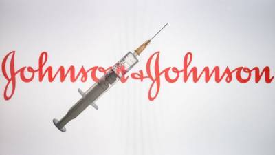 Zweli Mkhize - South Africa pivots to unapproved Johnson & Johnson vaccine after scrapping AstraZeneca - fox29.com - South Africa - city Johannesburg