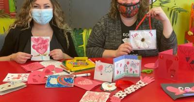 Moncton family resource centre collects Valentine’s Day cards for seniors in nursing homes - globalnews.ca - county Day - county Centre
