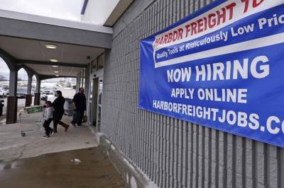 US jobless claims fall slightly to 793,000 with layoffs high - clickorlando.com - Usa - Washington