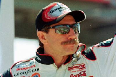 Dale Earnhardt - AP Was There: Earnhardt killed in 2001 Daytona 500 crash - clickorlando.com