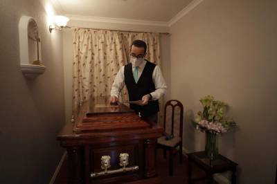 Pandemic takes a toll on exhausted UK funeral directors - clickorlando.com - Britain