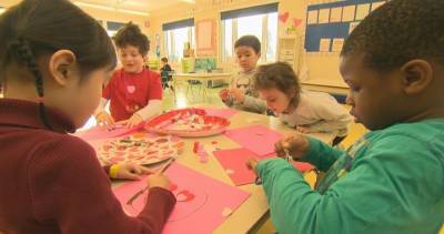 ‘It means the world to them’: Kindergarteners send love to Montreal seniors for Valentine’s Day - globalnews.ca