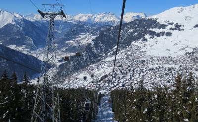 More Than 100 Employees At Colorado Ski Resort Test Positive For COVID-19! - perezhilton.com - state Colorado