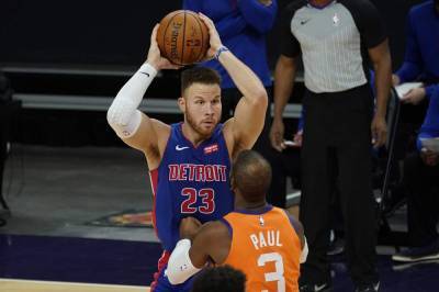 Blake Griffin - Pistons holding out Griffin while resolving his future - clickorlando.com - city Detroit