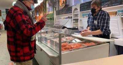 Public Health - Coronavirus: Fredericton Boyce Farmers Market shuts down non-essential vendors - globalnews.ca