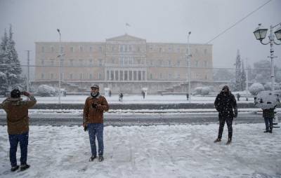 Heavy snowfall blankets Athens; vaccinations postponed - clickorlando.com - Greece - Athens