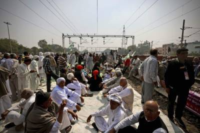 Farmers block trains in northern India to protest new laws - clickorlando.com - city New Delhi - India - state Pradesh