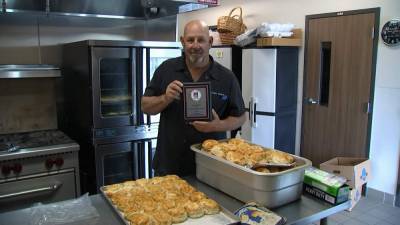 ‘I have a desire to serve:’ Caterer finds his purpose in the kitchen while helping others - clickorlando.com