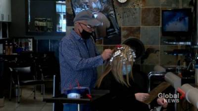 Calgary salon owner says he was tricked into COVID-19 violation ticket by AHS - globalnews.ca