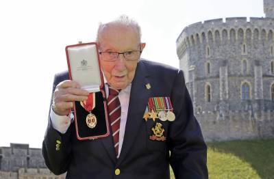 Tom Moore - Capt. Tom Moore, WWII vet whose walk cheered UK, dies at 100 - clickorlando.com - Britain