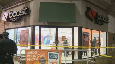 Employee shot during robbery at Boost Mobile in Roxborough, police say - fox29.com - county Mobile