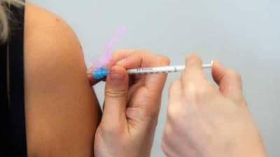 Covid-19 vaccine success won’t eliminate virus risk, UK concludes - livemint.com - India - Britain