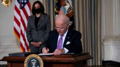 Joe Biden - President Biden signs executive order to review American supply chains for vital goods - fox29.com - Usa - Washington