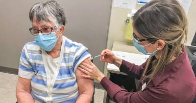 Alberta Covid - More than 2,000 Albertans 75 and older receive COVID-19 vaccine on Day 1 of rollout - globalnews.ca - Canada