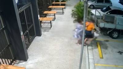 Grandma chases down, tackles thief who stole her purse - fox29.com - Australia