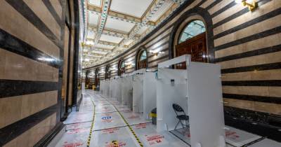 One of Manchester's most iconic buildings has been transformed into a Covid-19 test centre for key workers - manchestereveningnews.co.uk - county Hall