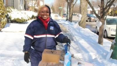 USPS mail carrier helped rescue 89-year-old woman who fell and couldn’t get up - fox29.com - city Chicago