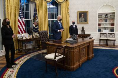 Joe Biden - AP-NORC Poll: Americans open to Biden's approach to crises - clickorlando.com - Usa - Washington