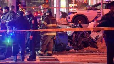 Driver flees after nearly striking officers at scene of crash in Center City - fox29.com - state New Jersey - city Center