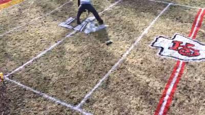 Patrick Mahomes - Man excited for Super Bowl 2021 paints miniature version of KC Chiefs’ football field in back yard - fox29.com - state Missouri - city Kansas City, state Missouri