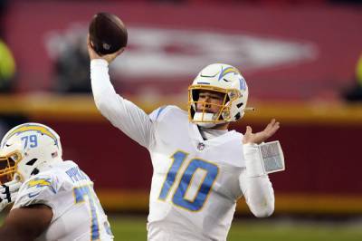 Justin Herbert - The Latest: Chargers' Herbert is top offensive rookie - clickorlando.com - Los Angeles