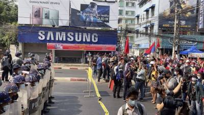 Thousands protest army takeover in Myanmar's biggest city - clickorlando.com - Burma - city Yangon