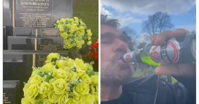 Paddy Doherty - Paddy Doherty visits graveyard after battling Covid in hospital - manchestereveningnews.co.uk - city Manchester