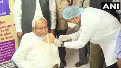Bihar CM Nitish Kumar gets first dose of covid-19 vaccine on his birthday - livemint.com - India