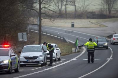 Andrej Babis - Czechs send 30,000 police, soldiers to enforce travel limits - clickorlando.com - Britain - Eu - Czech Republic - city Prague