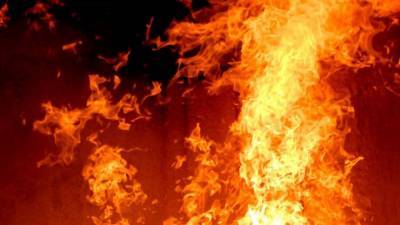 Vehicle crashes into Gettysburg gift shop, setting building ablaze - fox29.com